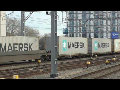 Freightliner Class 66 no: 66413 @ Reaing 4L36} 03/12/2019.