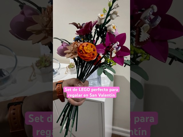 Vídeo relacionado con LEGO Botanicals Ramo de Flores Fantasía en Rosa Maqueta para Adultos - Decoración Floral para el Hogar - Margaritas, Eucalipto Artificial y Rosas - Regalo para Mujeres, Hombres y Madres 10342