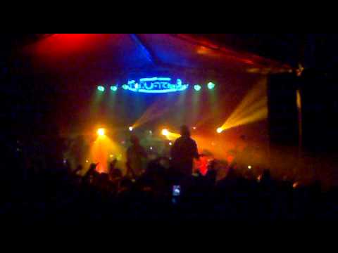 Kiril feat Ras Tweed - Raise Up Your Hand