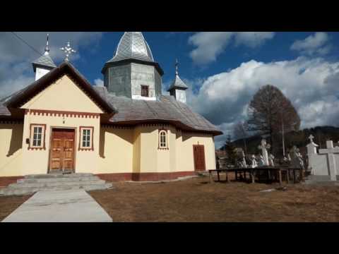 Biserica Bucovina veche de peste 160 de ani din sat Benia Moldova Sulita