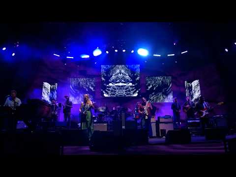 Tedeschi Trucks Band - Who Am I (Live From Red Rocks)