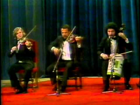 Les Luthiers -  La Bella y Graciosa Moza Marchose a Lavar la Ropa , Mastropiero que Nunca