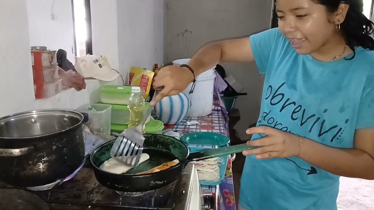 Arlin prepara una delickosa comida😋😋