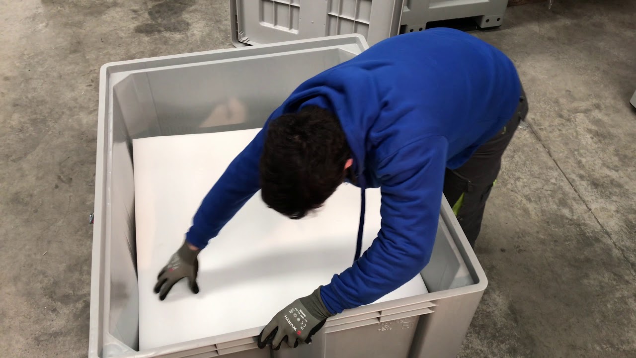 Core container with lock system