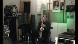 SDV 0389 Smooth ibi Saxophon Training on Inner City Blues Richard Elliot