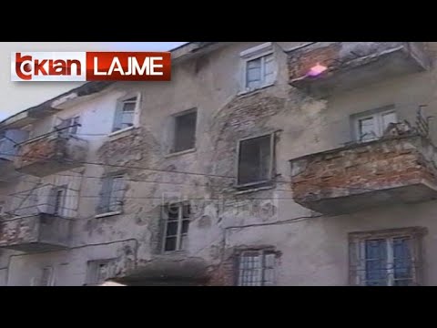 Pallatet e rrënuara në Kombinat - (12 Prill 2000)