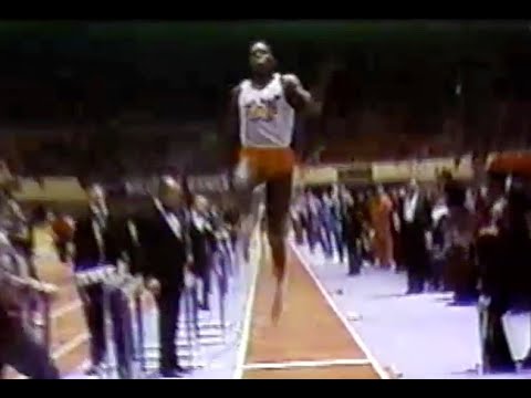 Carl Lewis - Indoor Long Jump WR - 8.79