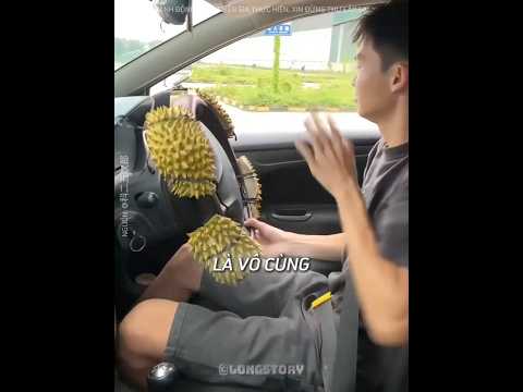 Chàng trai này đã học được kỹ năng lái xe thượng thừa nhờ vỏ sầu riêng 😳