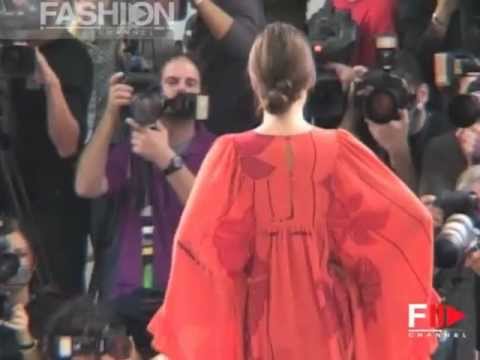 Fashion Show "Roksanda Ilincic" Pret a Porter Women Spring Summer 2003 London 1 of 2