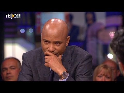 Humberto schiet vol na beelden herdenking - RTL LATE NIGHT