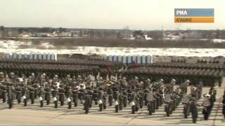 preview picture of video 'Военные Преображенского полка репетируют парад Победы'