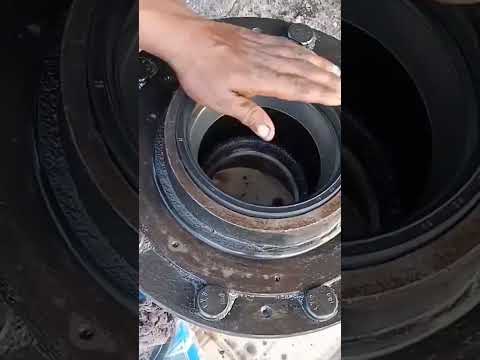 how to insert hub oil seal #enginevalve #huboilseal #grease #hub #wheelhub
