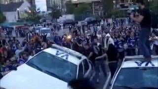 Crowds destroy and torch two police cars - Vancouver Stanley Cup Riot 2011
