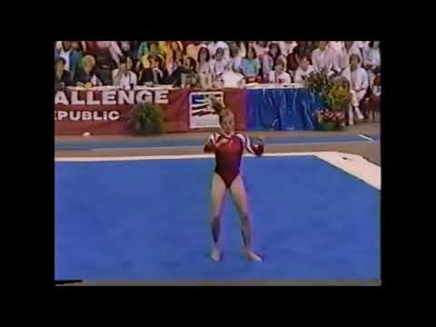 1990 USA vs GDR   Sandy Woolsey USA FX 9 475