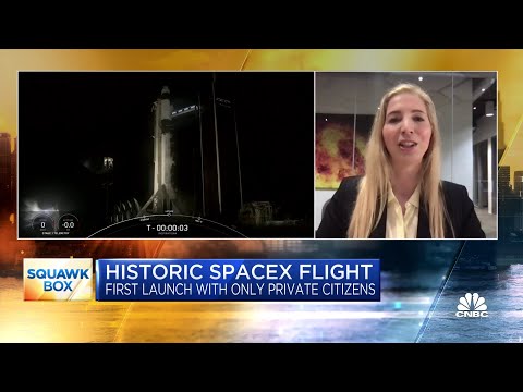 image-How does SpaceX make money?