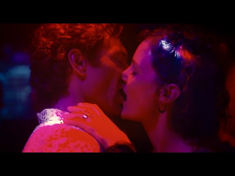 afbeelding Serre Moi Fort