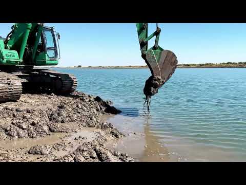 Dangerous Swamp! Green Excavator Clears the Way