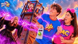 A Bruxa Prendeu os Bonecos no Alto da TORRE! 😱🏰 - Maria Clara e JP