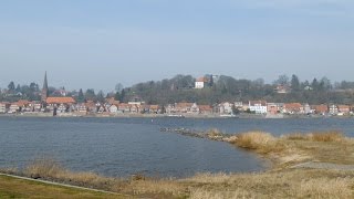 preview picture of video 'Hohnstorf: Elbe, Elbufer (Elbe Riverside), Blick nach (view to) Lauenburg - 4K Video Picture'