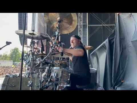 Jason Bowld 🥁 likes to end it BIG🔥 -Bullet for my Valentine.