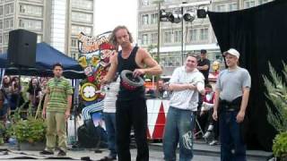 Berlin-Lacht 2009, Alexanderplatz, Ledbouy, Pole Acrobatics