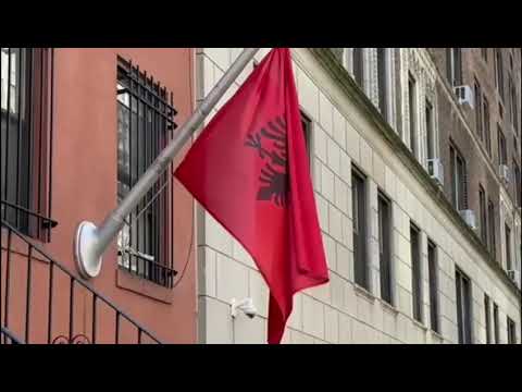 Poezia:”Flamuri ne Filadelfia”