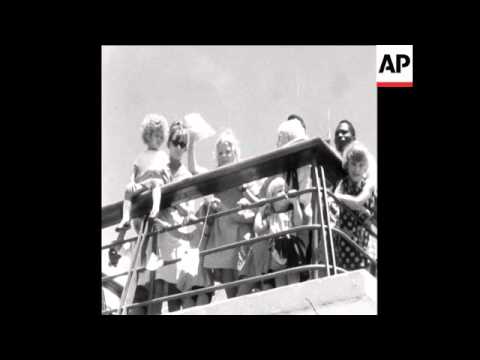 SYND 27 1 68 SWEDISH PRIME MINISTER TAGE ERLANDER ARRIVES IN NAIROBI