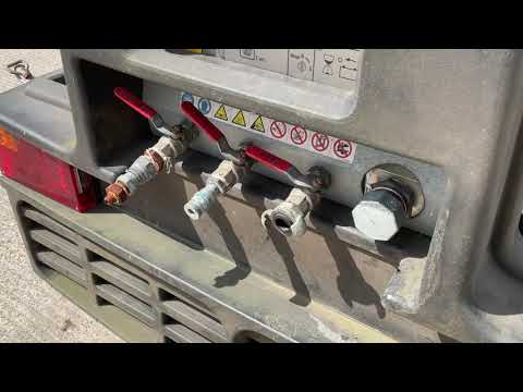 COMPAIR C76 3 TOOL FAST TOW ROAD COMPRESSOR - Image 2