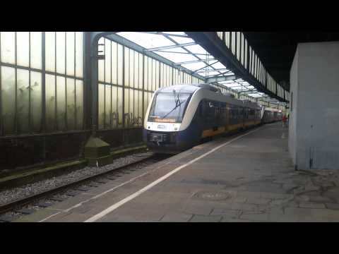 Abfahrt RE 10 Richtung Düsseldorf Hbf in Duisburg