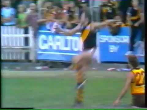 Alan Martello kick in from Full Back to Half Forward - 1982