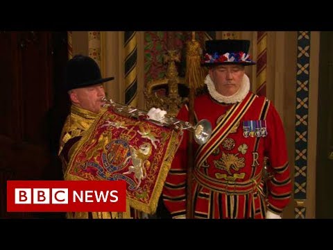 Queen's Speech: Fanfare announces start of procession - BBC News