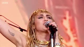 Miley Cyrus cover Amy Winehouse’s ‘Back To Black’ at Glastonbury 2019
