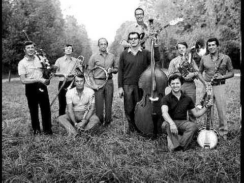 L'amour est bleu (Love is blue) Les Compagnons de la chanson - Clip vidéo, paroles ci-dessous