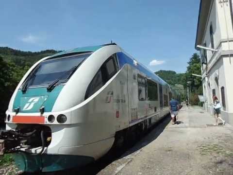 Treno Minuetto in arrivo a Fognano