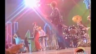 Soul Train 91&#39; Performance - The Brand New Heavies - Never Stop!