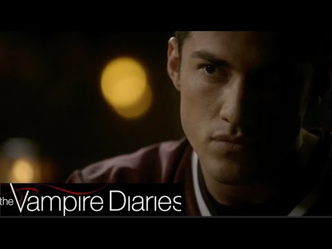 TVD 2x12 - Jules tells Tyler Caroline isn’t the only Vampire/ Uncle John returns