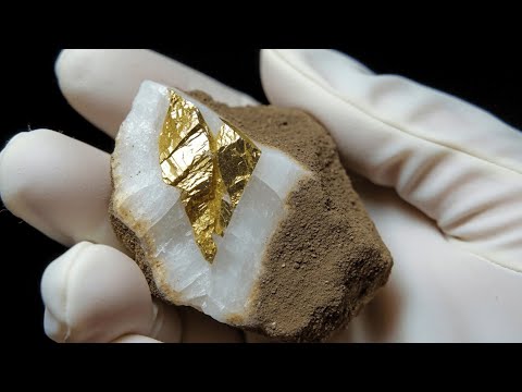 Which QUARTZ stones have GOLD?