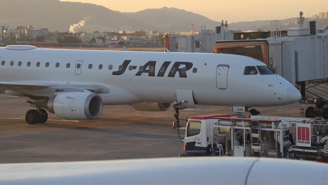 Japan Airlines JAL Diamond Premier Lounge thumbnail