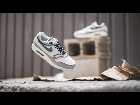 nike air max 1 cut out swoosh moon particle