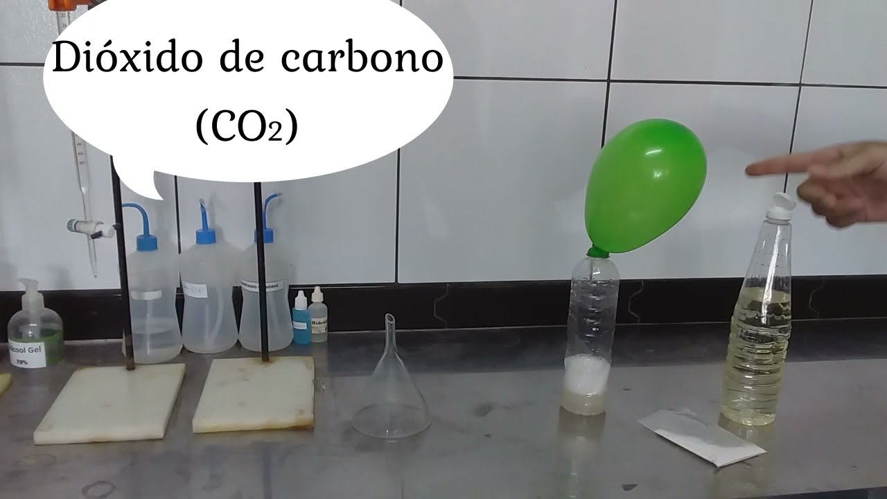 Experimento com vinagre e bicarbonato de sódio