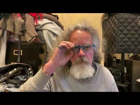 Dieter finds the best archtop review ever!!!  Dieter findet die beste Archtop-Rezension aller Zeiten