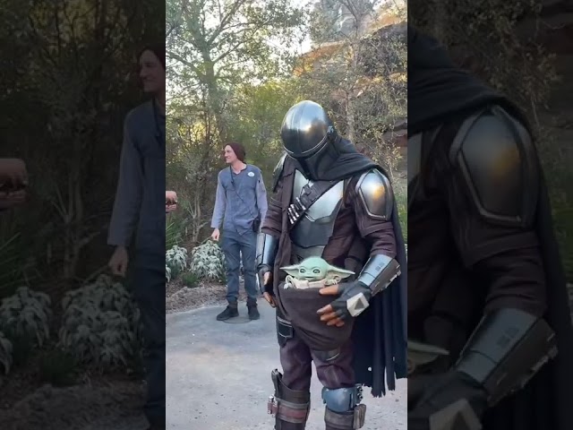 Vídeo relacionado con Star Wars The Mandalorian Grogu The Child Photo Pose Cute Camiseta