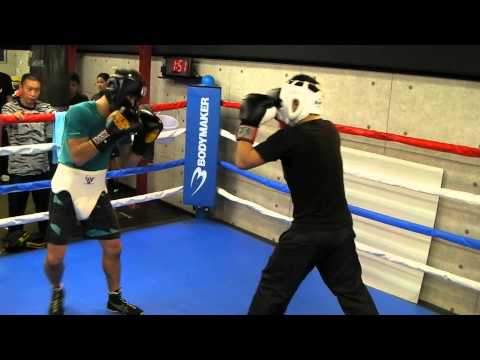 2013-12-8-　　Ａ級ボクサーのスパーリング②　　大阪市大正区の仲里ボクシングジム