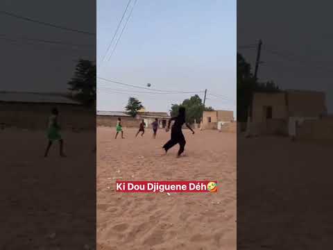 ki Djiguene la 😂 #funnyvideo #live #pakhalabhatakupakudi # #buzzkini #love # #duet #shortvideo