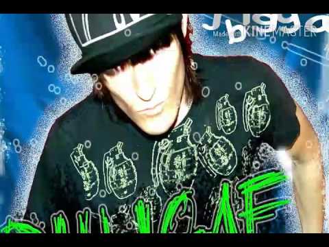 Video thumbnail for Miley Cyrus Is A Lesbian