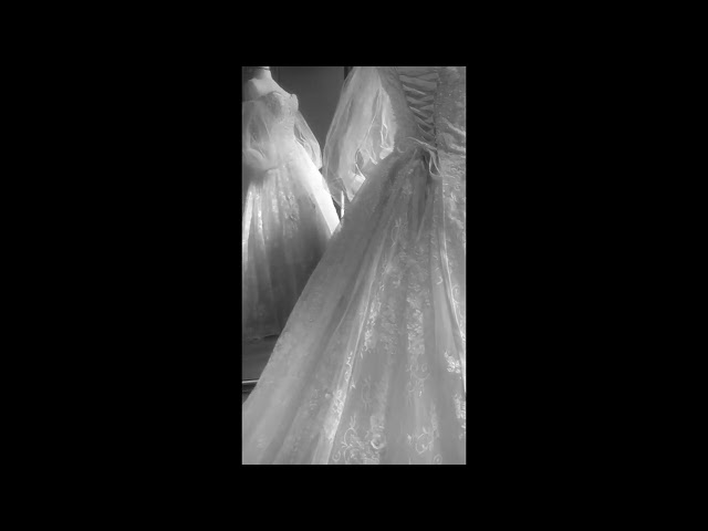 فستان زفاف أبيض ملكي تصميم خاص