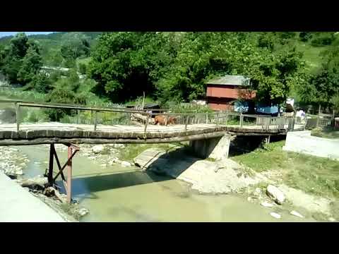 Pietrele sunt aduse cu trasura din raul Milcov la Schitul de la Izvoarele Milcovului,sat Butucoasa