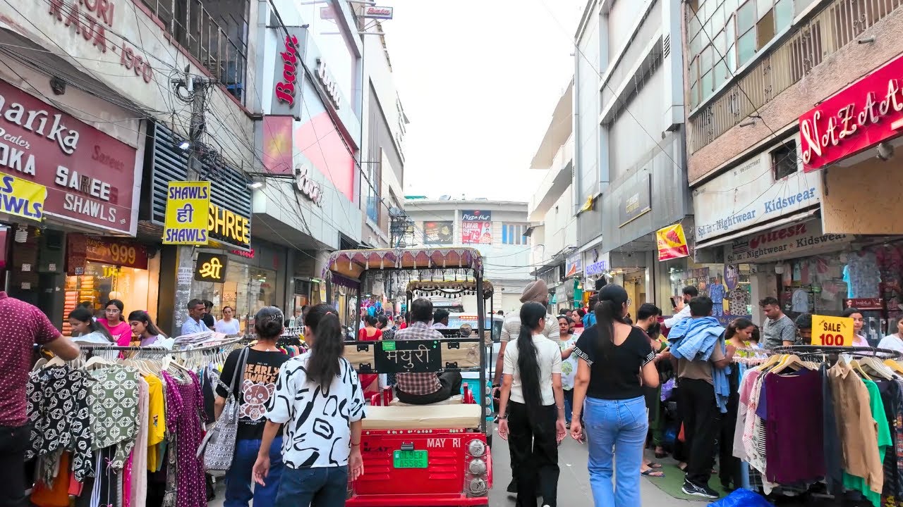 Immersive street-level walking tour through India (Market 14), India, showcasing authentic urban landscapes, local architecture, and the vibrant atmosphere of the city's neighborhoods
