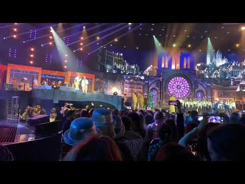 Videoclip de Le temps des cathédrales (Live) — Les Enfoirés