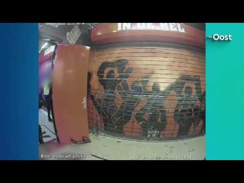 Politie geeft interne video vrij van inval supportershome Vak-P